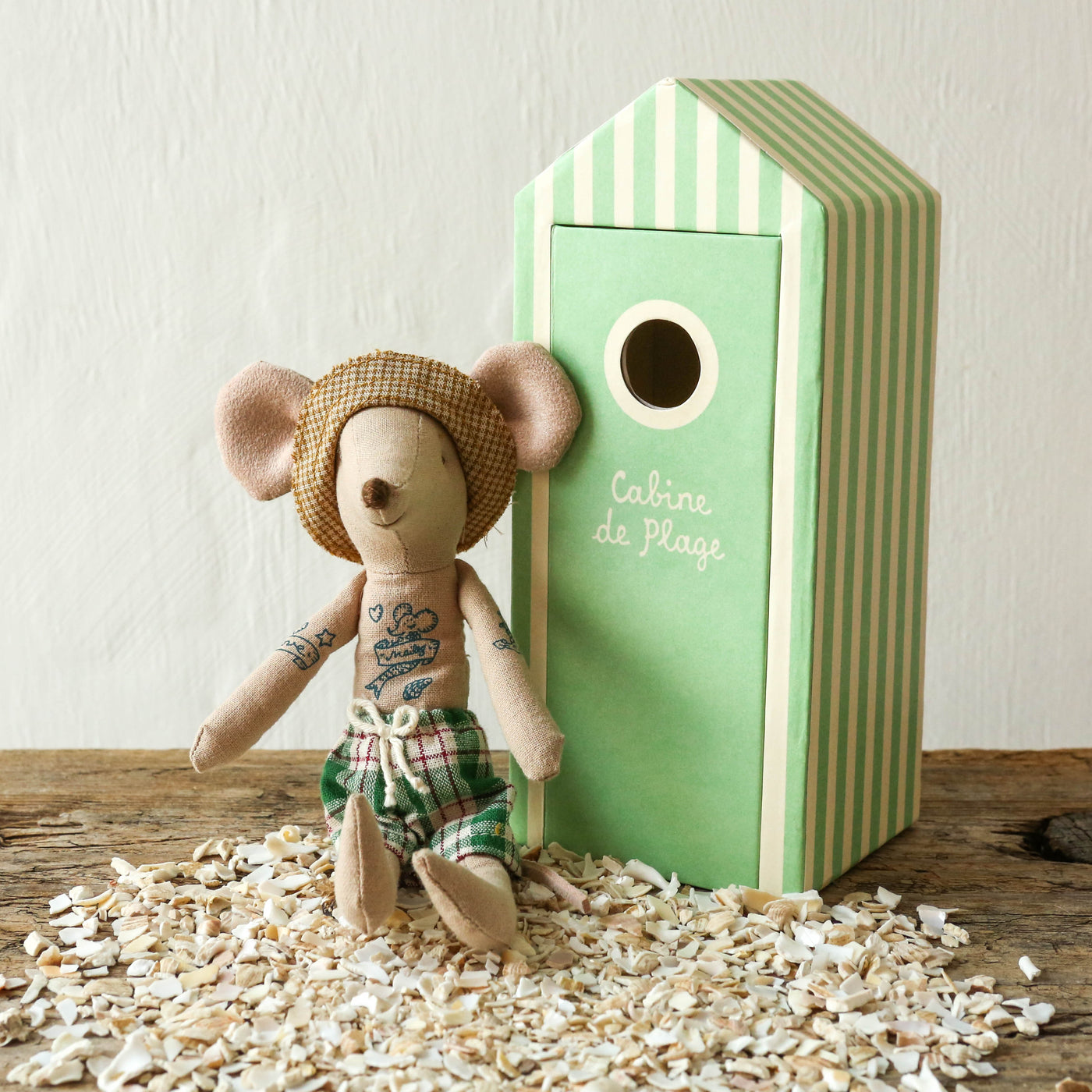 Beach Mice - Dad in Cabin de Plage