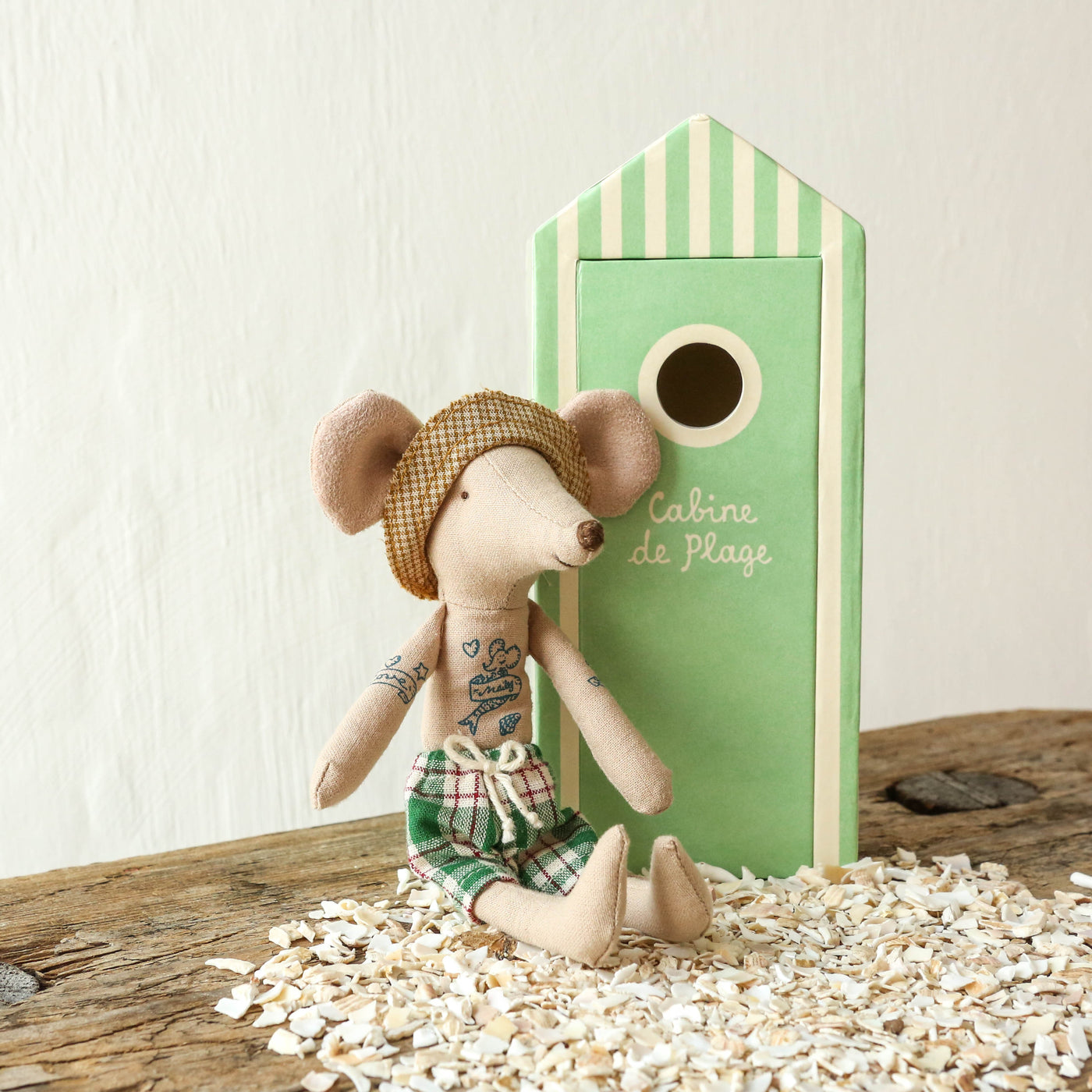 Beach Mice - Dad in Cabin de Plage