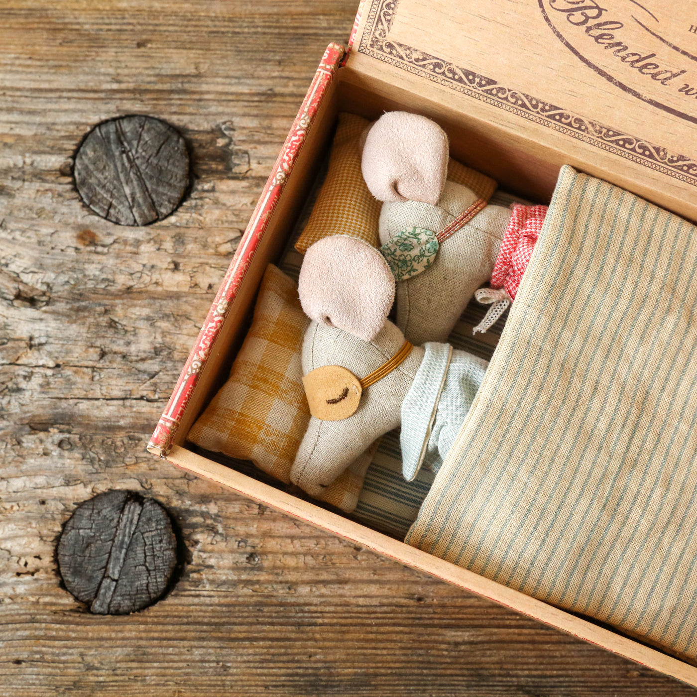 Mum & Dad Mice in Cigarbox Toy
