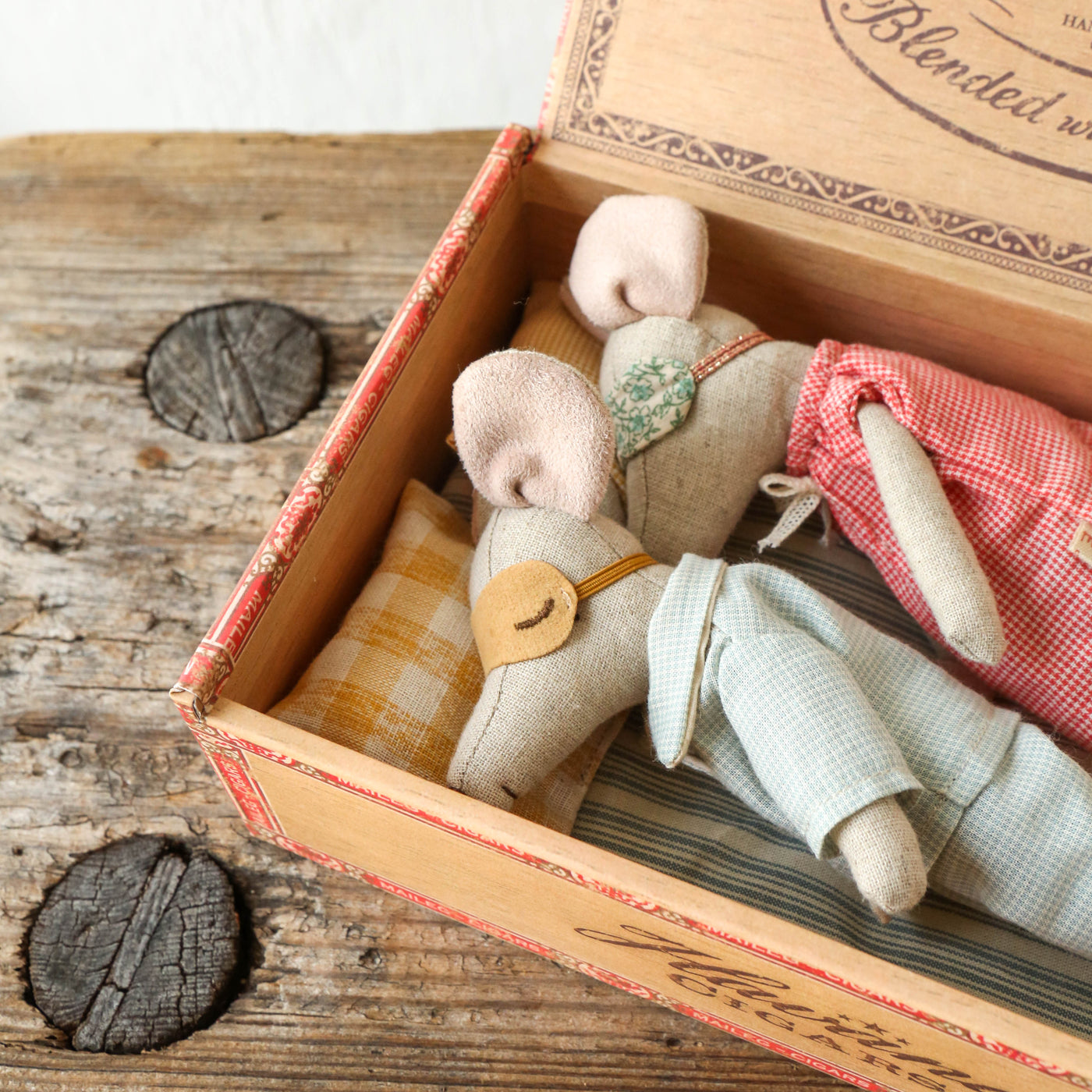 Mum & Dad Mice in Cigarbox Toy