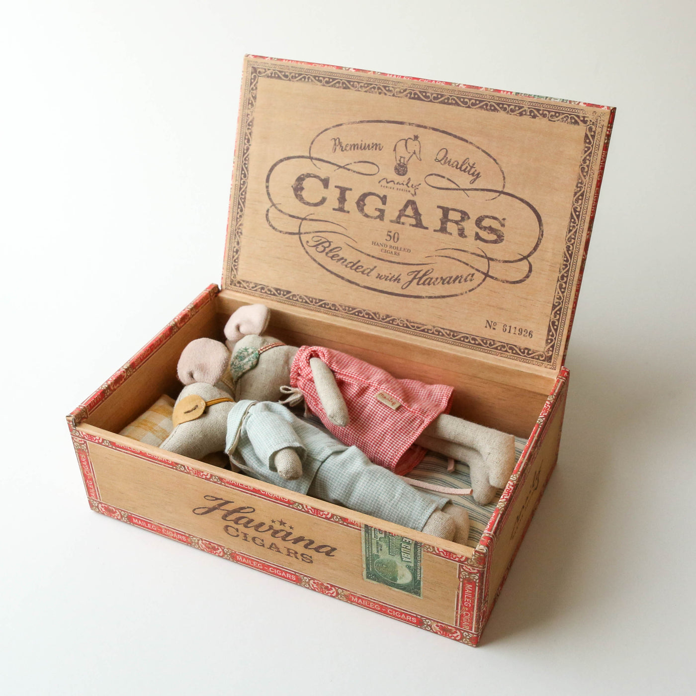 Mum & Dad Mice in Cigarbox Toy