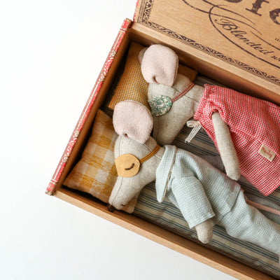 Mum & Dad Mice in Cigarbox Toy
