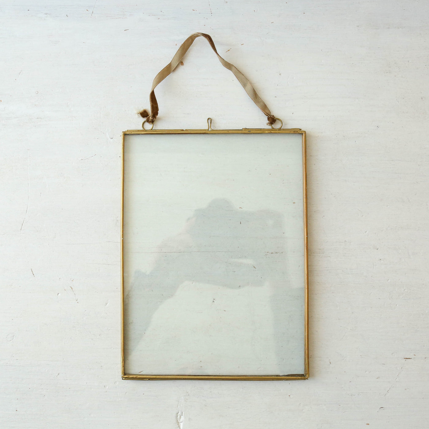 Hanging Brass Frame - Portrait 20 x 15cm