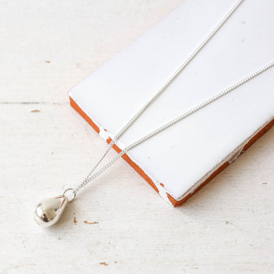 Droplet Pendant Necklace