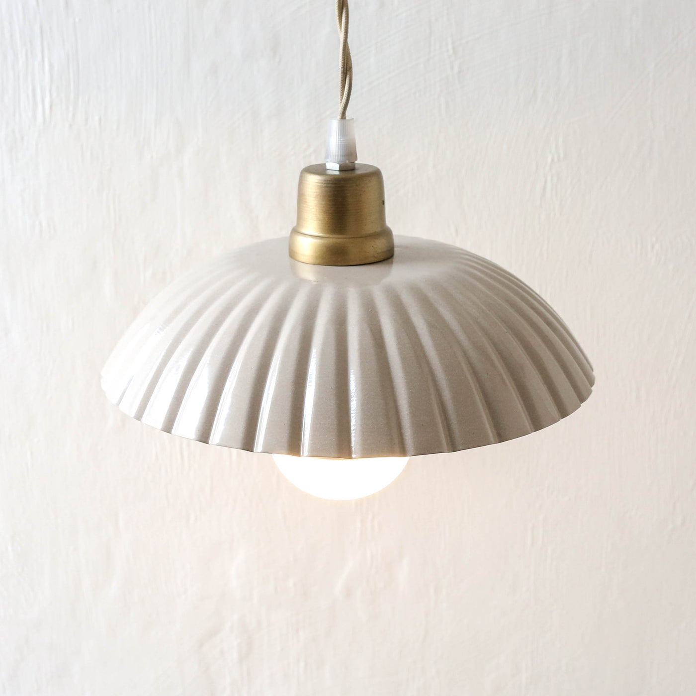 Scalloped Pendant Lamp 'Ingrid' - Beige