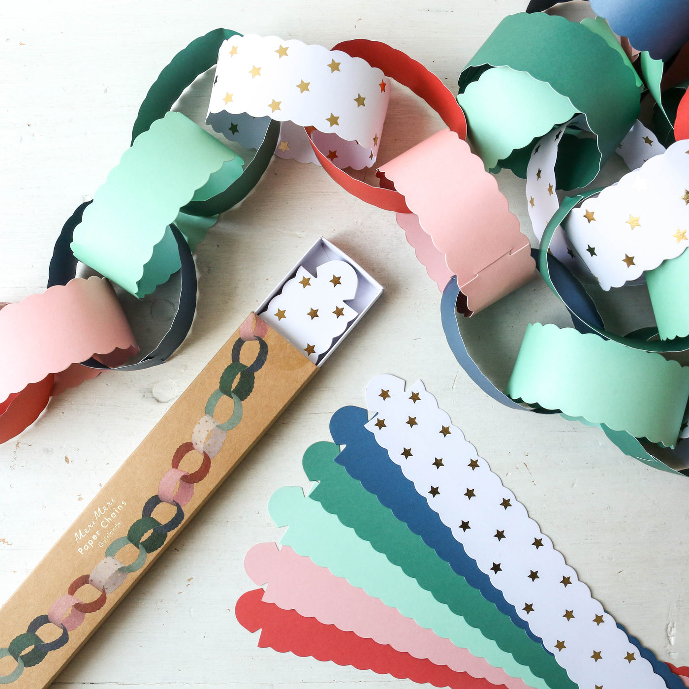 Scalloped Christmas Paper Chains