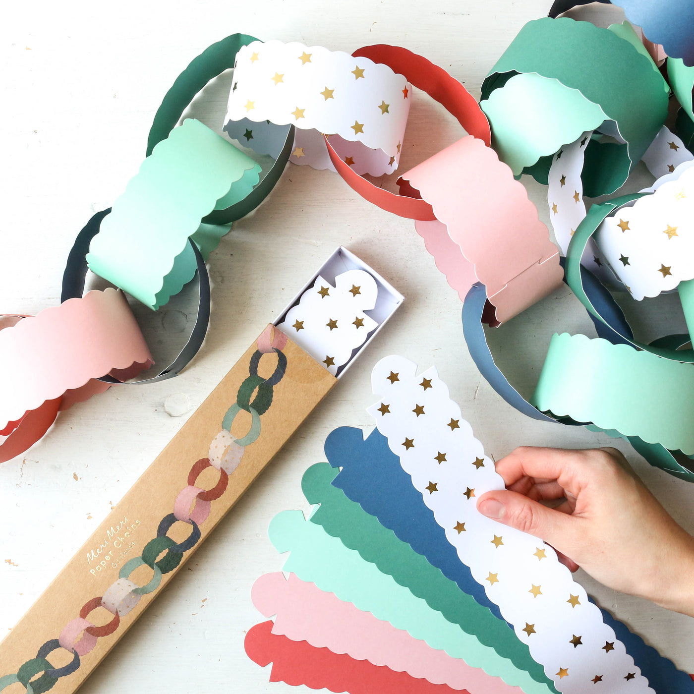 Scalloped Christmas Paper Chains