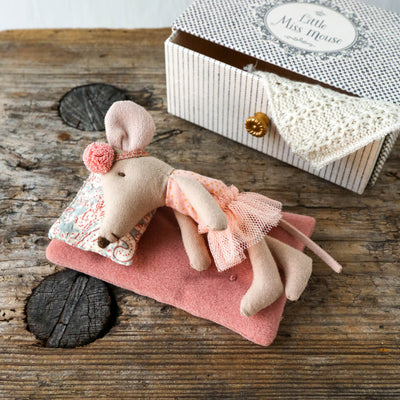 Little Sister Dance Mouse in Daybed