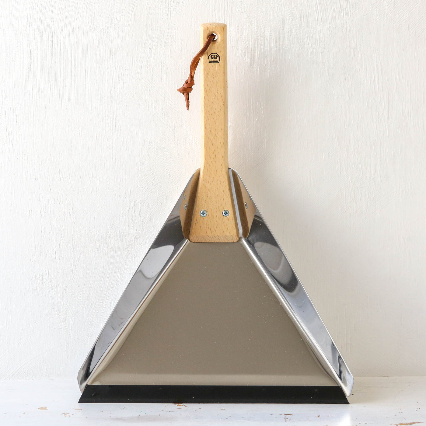 Delta Dustpan