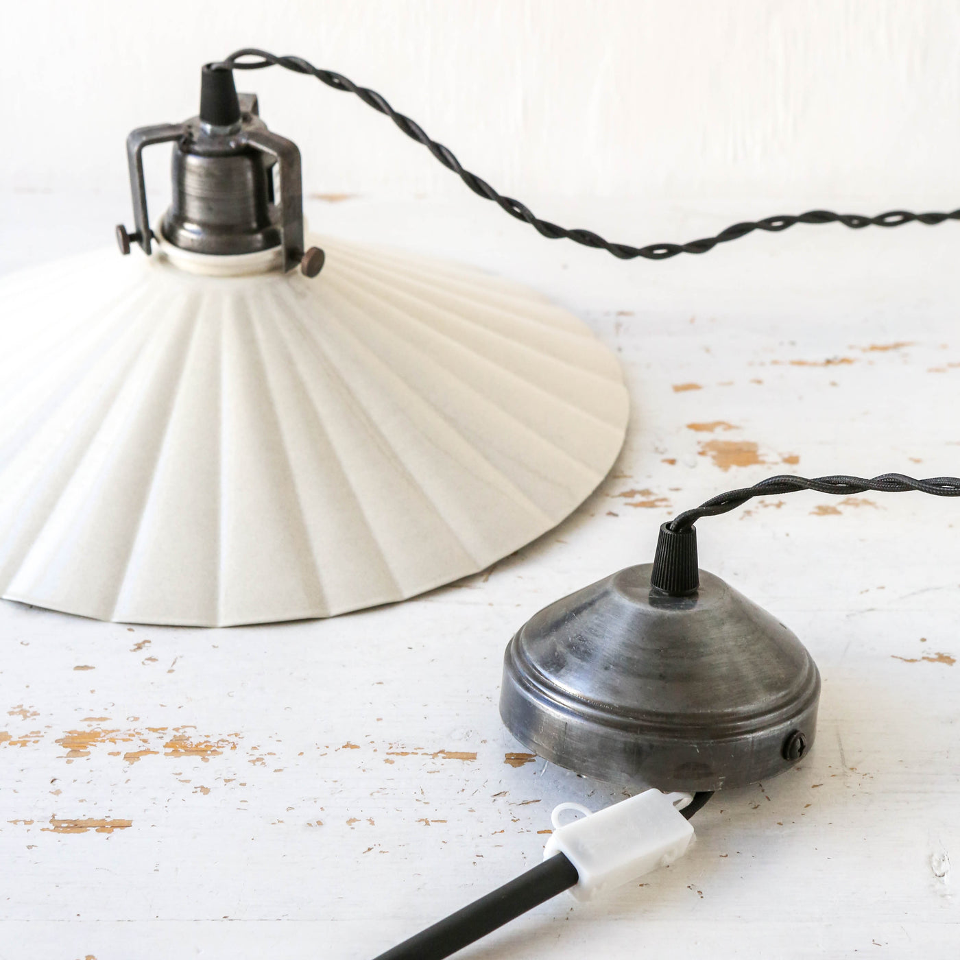 Fluted Pendant Lamp 'Anita' - Antique White