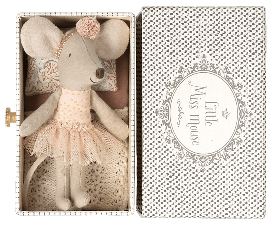 Little Sister Dance Mouse in Daybed