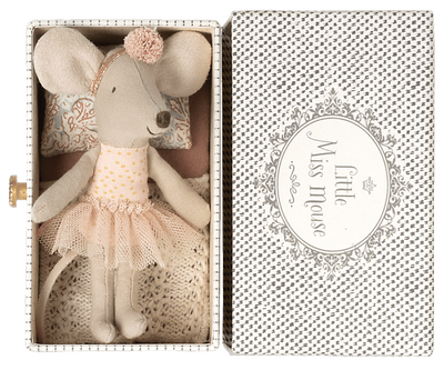 Little Sister Dance Mouse in Daybed